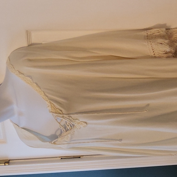 Ladies altar’d state poncho/cover up - Picture 3 of 13